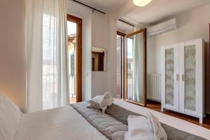 Ένα ή περισσότερα κρεβάτια σε δωμάτιο στο Malavolta Apartment by Mamo Florence