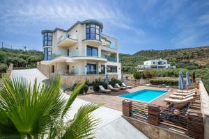 Πισίνα στο ή κοντά στο Naruto Villas