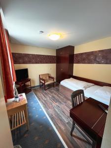 a hotel room with two beds and a desk at Vintagehotel Adler in Bad Bertrich