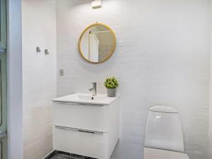 Koupelna v ubytování Holiday Home Persa - from the sea by Interhome + 17 fotografií