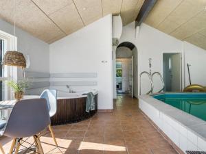 Bazén v ubytování Holiday Home Persa - from the sea by Interhome nebo v jeho okolí