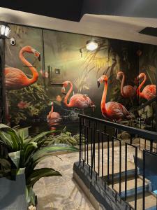ein Wandbild rosa Flamingos an der Wand in der Unterkunft Spacious, Luxurious 3-Bedroom Apartment in Nasr City for Families & Corporates in Kairo