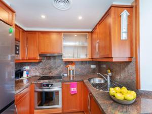 Η κουζίνα ή μικρή κουζίνα στο Apartment La Fonollera by Interhome