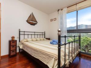 Ένα ή περισσότερα κρεβάτια σε δωμάτιο στο Apartment La Fonollera by Interhome