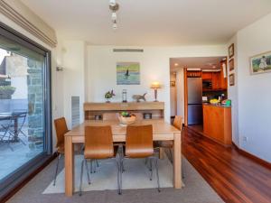 Η κουζίνα ή μικρή κουζίνα στο Apartment La Fonollera by Interhome