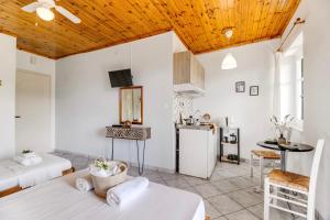 Kuchyň nebo kuchyňský kout v ubytování Kerkis Traditional Guesthouse + 37 fotografií