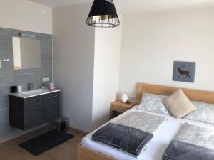 A bed or beds in a room at Holiday House Spanner