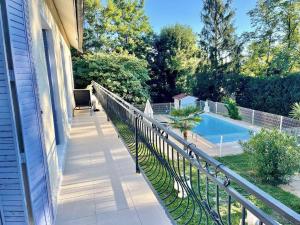 Bazén v ubytování Chambre dans villa avec SDB WC et piscine privée nebo v jeho okolí