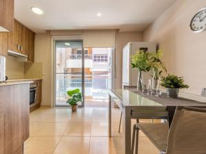 Η κουζίνα ή μικρή κουζίνα στο Holiday Home Masnou by Interhome