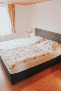 a large bed in a bedroom with a window at Ferienwohnung Nr 4 in Hinrichsdorf