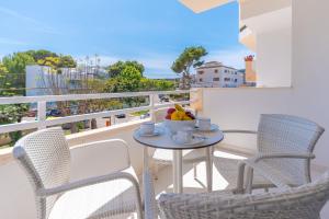 A balcony or terrace at Apartamentos Massanet