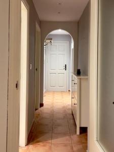 a hallway with a white door and a tile floor at Attic La Mirada - Bonalba Golf in Mutxamel +57 photos