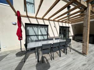 a dining table and chairs in a room with a ceiling at La Forêt d'Armotte villa 19 in Saint-Augustin