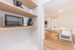 A kitchen or kitchenette at Apartamentos Massanet