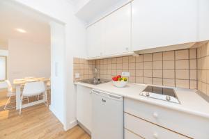 A kitchen or kitchenette at Apartamentos Massanet