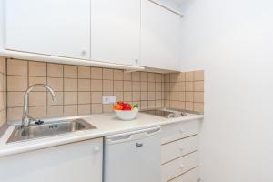 A kitchen or kitchenette at Apartamentos Massanet