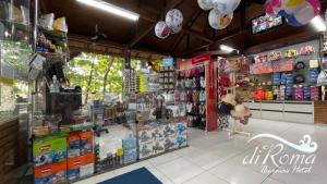 Supermercado ou outras lojas nos arredores do hotel