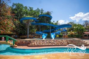 A piscina localizada em diRoma Thermas direto com o Grupo diRoma com acesso ao Acqua Park e Café da manhã ou nos arredores