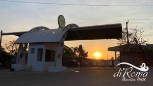 O pôr ou nascer do sol visto do hotel ou dos arredores