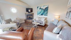 Un lugar para sentarse en Oceanview A by Tybee Vacation Rentals 57 fotos más