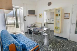 a living room with a couch and a table and a kitchen at Casa Lella - VADOALMARE Immobiliare in Savona