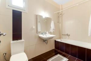 Koupelna v ubytování Scorpina Villas + 35 fotografií