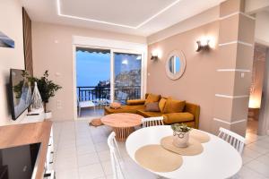 Μια τηλεόραση ή/και κέντρο ψυχαγωγίας στο Infinity Blue Lux Suit