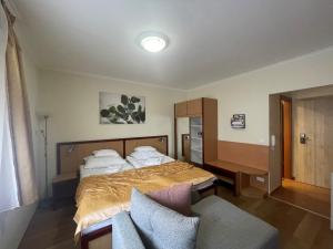 Postel nebo postele na pokoji v ubytování Termál Schmitz Apartmanok B5