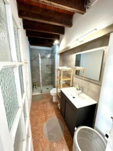 Ένα μπάνιο στο Apartamento El Ancla, Wifi Parking Aire A