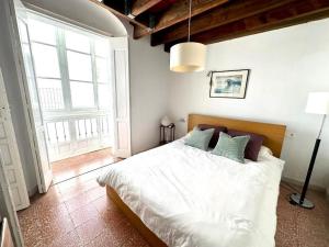 Ένα ή περισσότερα κρεβάτια σε δωμάτιο στο Apartamento El Ancla, Wifi Parking Aire A