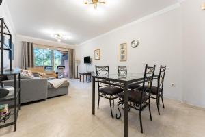 Posezení v ubytování Pino Golf Garden Apartment Elviria