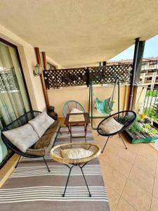 En balkon eller terrasse på Omnia in Kaliakria Resort by RV Apartments