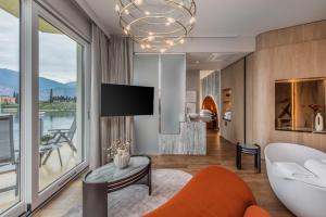 TV a/nebo společenská místnost v ubytování Hotel Val Di Sogno - Adults Only