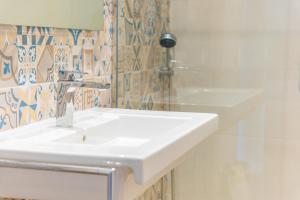 A bathroom at Apartamentos Massanet