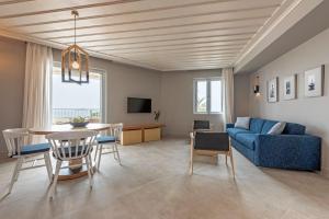Televízia a/alebo spoločenská miestnosť v ubytovaní Hapimag Resort Porto Heli