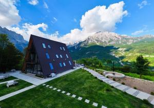 Gallery image of Vidis Chalet Boutique Hotel in Theth