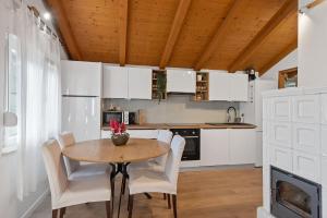 Kuchyň nebo kuchyňský kout v ubytování Apartments Petrina