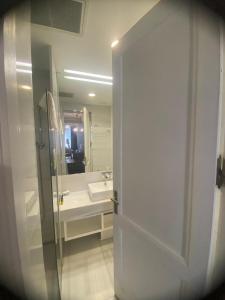 A bathroom at Lina Hotel Taksim Pera