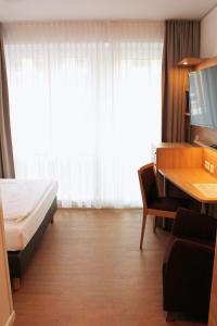 Postel nebo postele na pokoji v ubytování DRK-Tagungshotel-Dunant