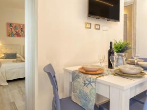 TV a/nebo společenská místnost v ubytování Apartment Antony by Interhome