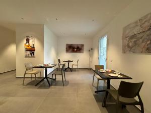 a dining room with tables and chairs in a room at B&B Room47 in Alba Adriatica