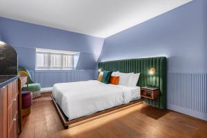 Postel nebo postele na pokoji v ubytování Hôtel Maurice