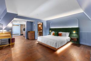 Postel nebo postele na pokoji v ubytování Hôtel Maurice