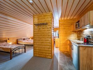 Kuchyň nebo kuchyňský kout v ubytování Holiday Home Chalupa U Bobra-1 by Interhome