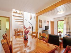 Μια τηλεόραση ή/και κέντρο ψυχαγωγίας στο Holiday Home Tranquille by Interhome