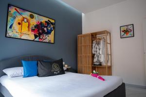 A bed or beds in a room at Maison S