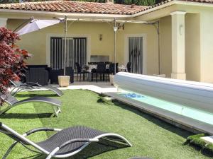 Bazén v ubytování Holiday Home Au Romarin by Interhome nebo v jeho okolí