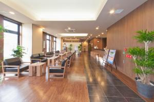 Hotel Route-Inn Saiki Ekimae tesisinde lobi veya resepsiyon alanı