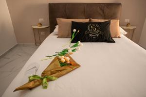 A bed or beds in a room at Maison S