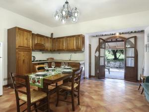 Η κουζίνα ή μικρή κουζίνα στο Apartment La Mangiatoia - TER104 by Interhome